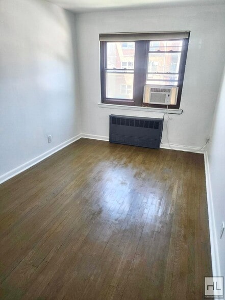 Building Photo - 44 STREET