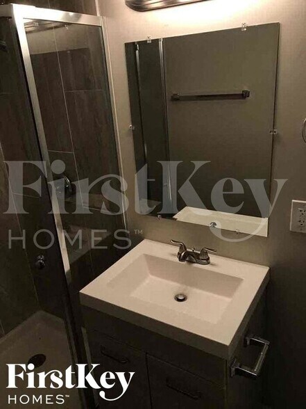 Building Photo - 1611 Cooper Dr