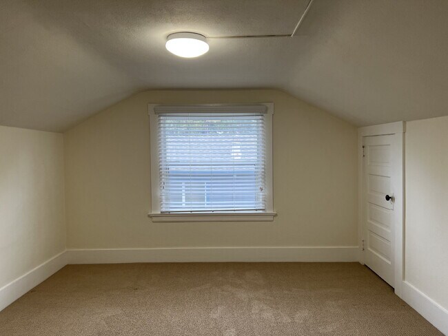 Building Photo - Bright and Spacious 5 Bedroom Home in San Anselmo