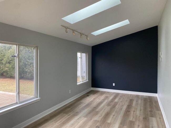 Building Photo - 21226 Chastworth Ln