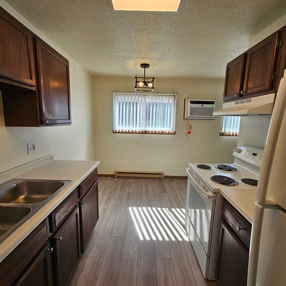 Kitchen - 530 5th St E
