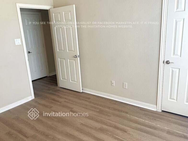 Building Photo - 515 Hidden Meadow Ct