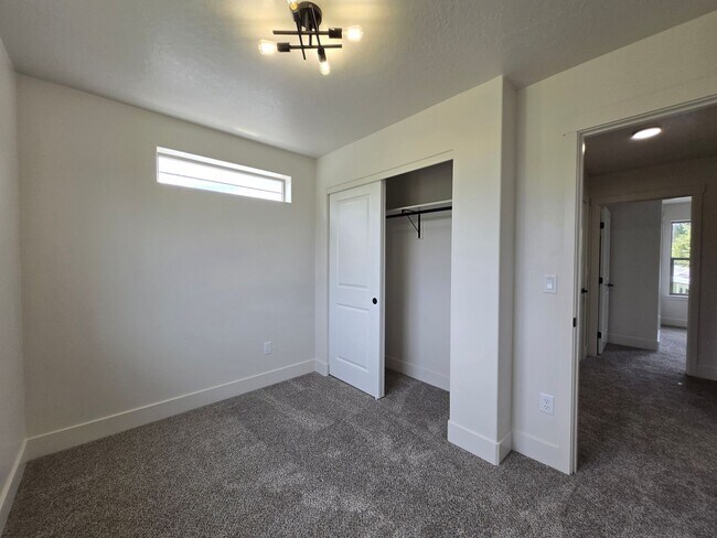 Building Photo - END UNIT- Now Leasing! Brand-New 3 Bed, 2....