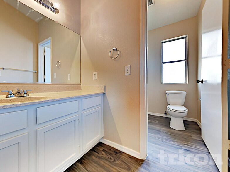 Building Photo - 8668 W Hubbell St