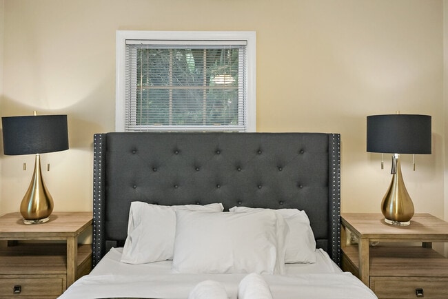 Building Photo - 9 S Walter Reed Dr