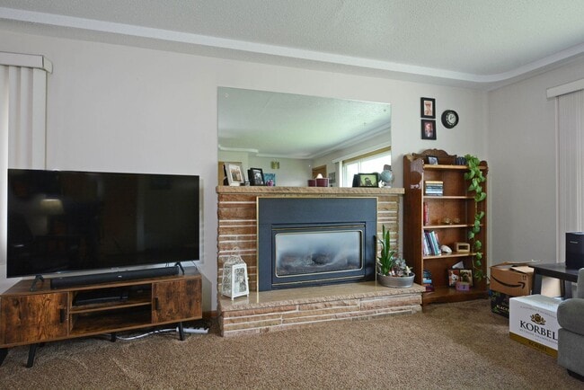 Building Photo - Charming 3 Bed, 1.5 Bath Home in Richfield – Private Yard, Garage & Prime Twin Cities Access