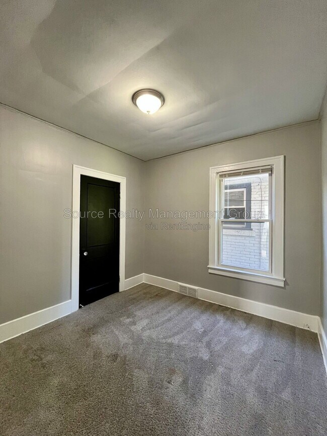 Building Photo - 170 Bondie St