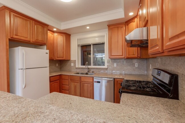 Building Photo - Spacious 3 Bed / 2 Bath Flat with garage parking in Outer Richmond. YouTube tour!