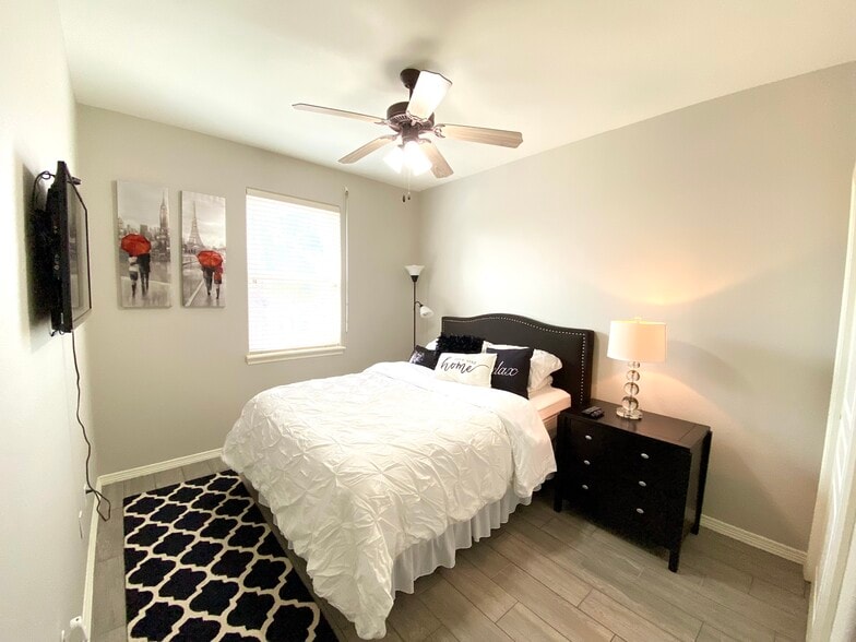 Building Photo - 9 Harbor Town