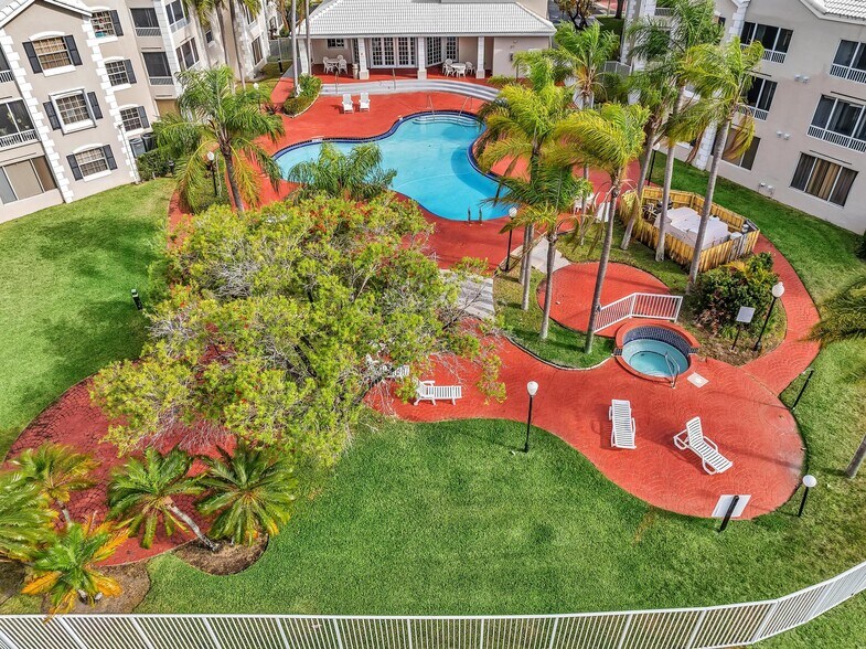 Building Photo - 2861 N Oakland Forest Dr