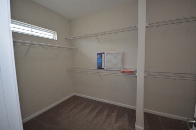 Building Photo - "Luxurious 5-Bed in, Pooler!"