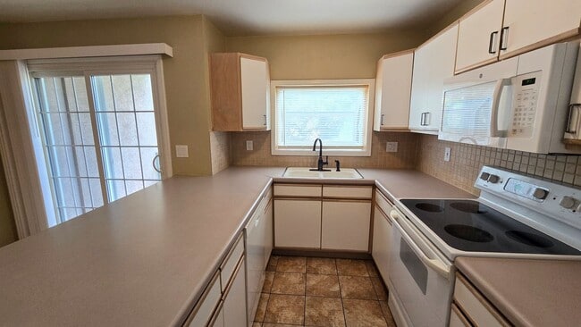 Building Photo - 6048 Colony Cir - Rockrimmon -  3 Bed/ 3 B...