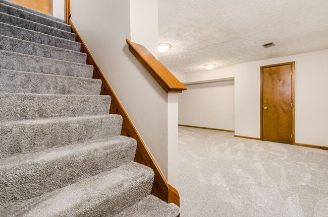 Building Photo - 4857 Dierker Rd