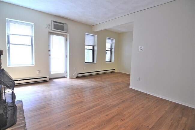 Building Photo - 67 St Germain St