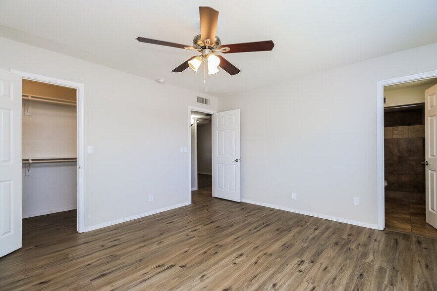 Building Photo - 2520 E Javelina Ave