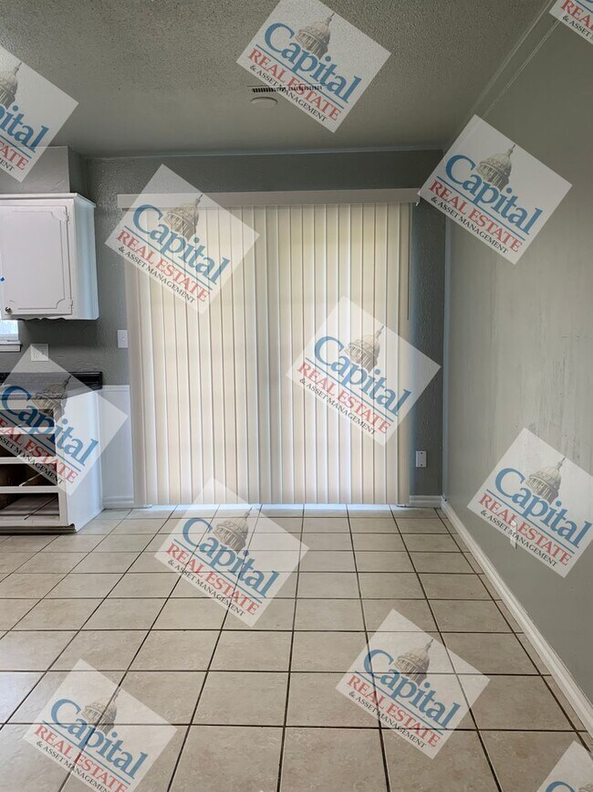 Building Photo - Cute Home Available!