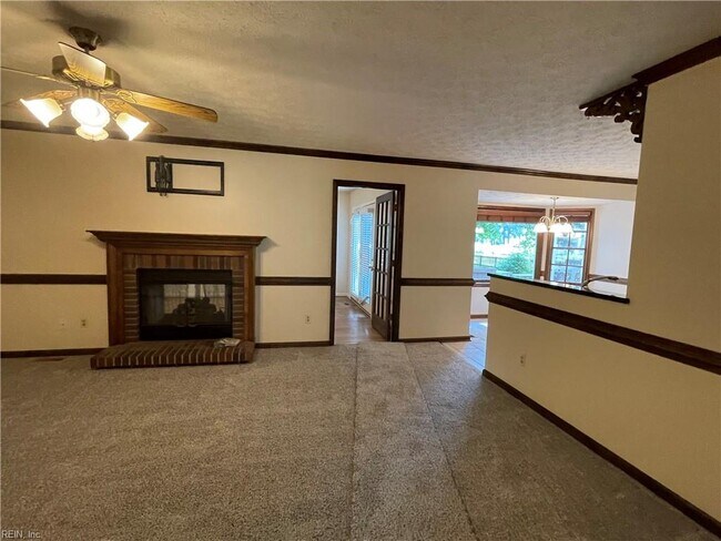 Building Photo - 403 Coach Hovis Dr