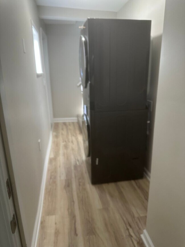 Building Photo - CHARMING, 1 BEDROOM UPPER LEVEL DUPLEX AVAILABLE NOW!