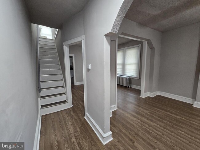 Building Photo - 968 E Woodlawn St