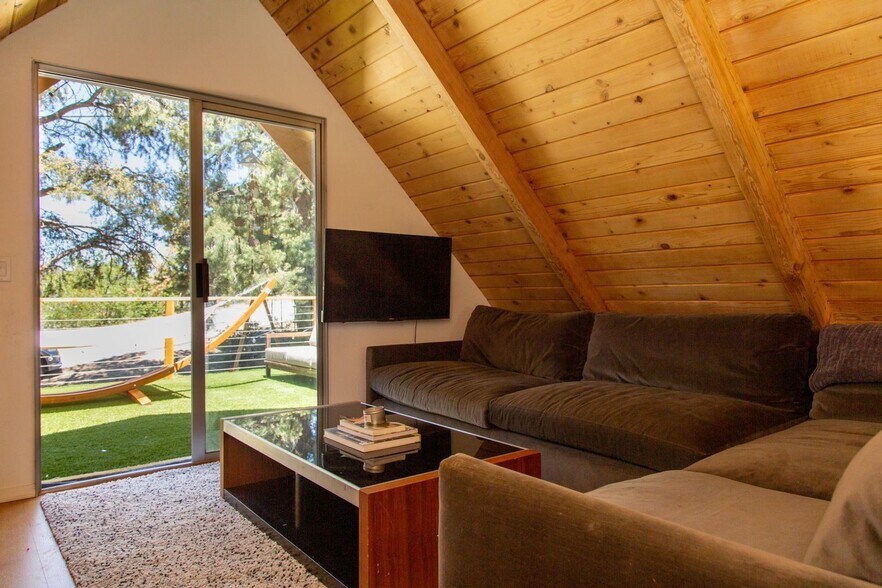 Building Photo - 2235 Ironwood Dr