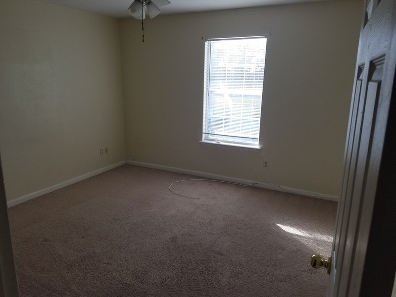 Building Photo - 775 Timberwood Cir E
