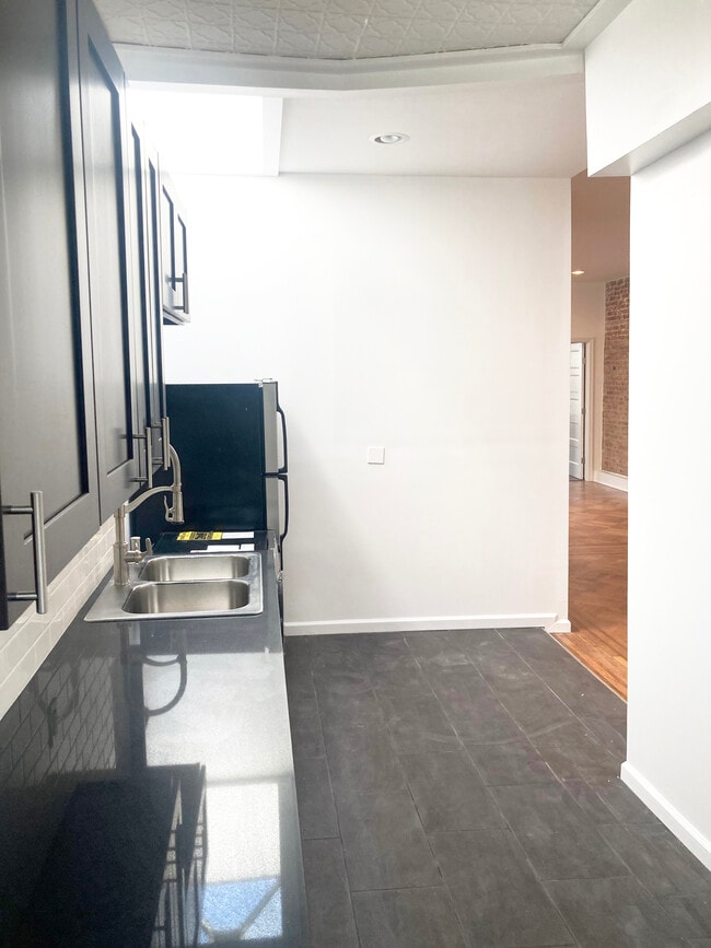 Building Photo - 2119 Regent Pl