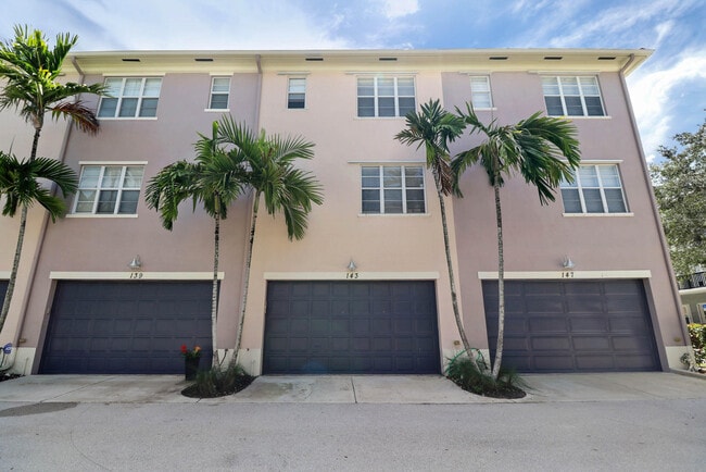 Building Photo - 143 Greenwich Cir