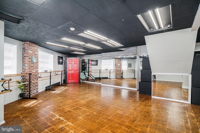 Building Photo - 1309 W Moyamensing Ave