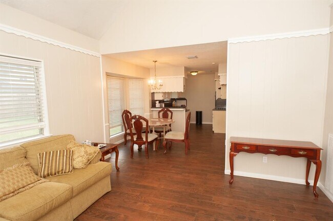 Building Photo - 10606 Kirkhall Dr