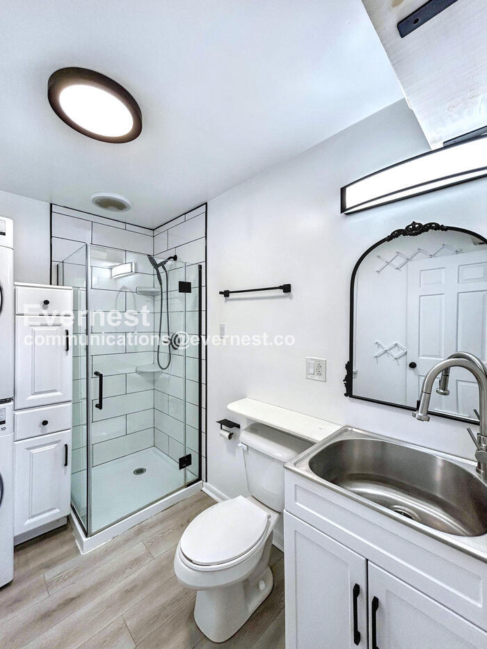 Building Photo - 8282 Wonderland Ln