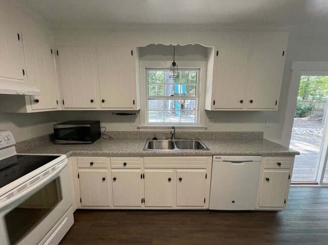 Building Photo - 115 Big Meadows Terrace