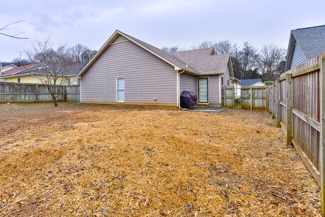 Building Photo - 149 Hollington Dr NE
