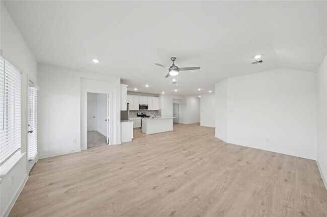 Building Photo - 3930 Langridge Dr