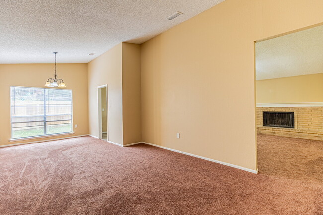 Building Photo - 14719 Highland Peak