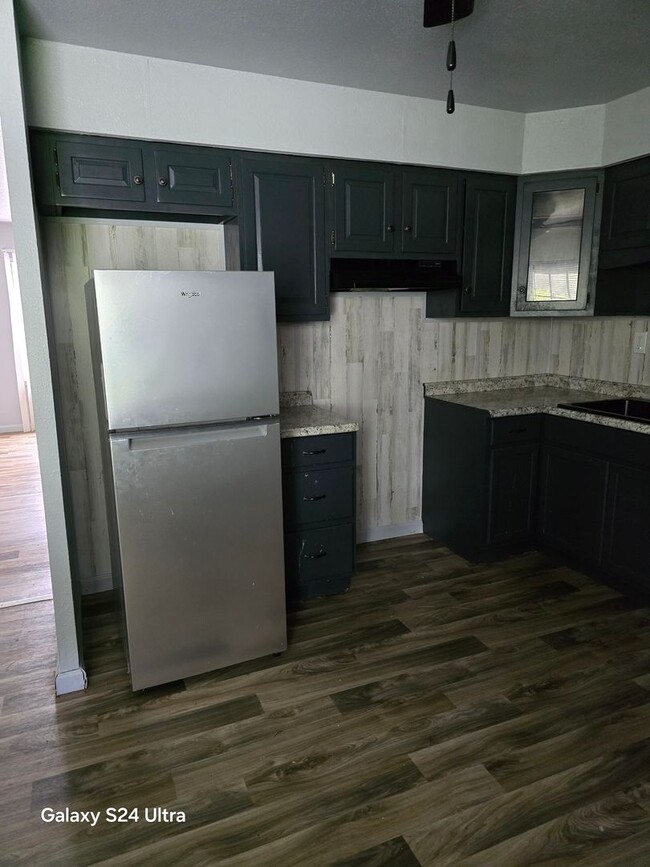 Building Photo - Nice 3BD/1BA
