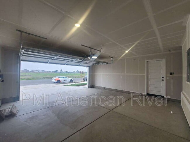 Building Photo - 7433 Penfield Dr