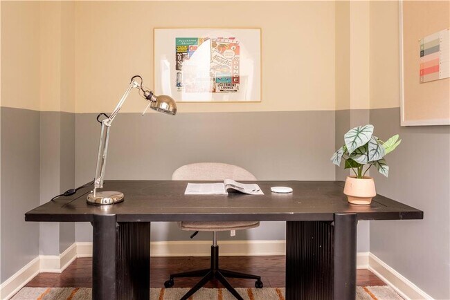 Building Photo - 1402 Markan Dr NE