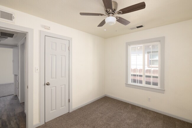 Building Photo - 626 W San Joaquin Ave