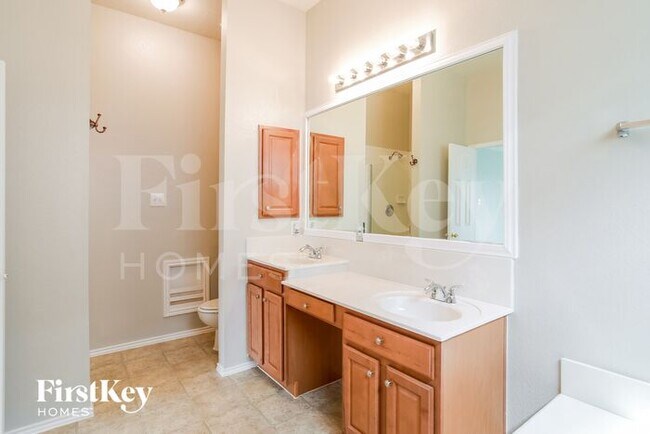 Building Photo - 208 Flatwood Dr