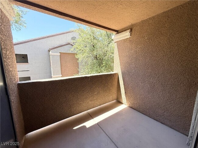 Building Photo - 555 E Silverado Ranch Blvd