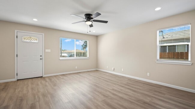 Building Photo - For Rent: Beautifully Updated 3-Bedroom Ho...
