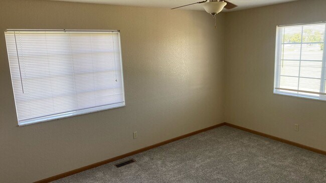 Building Photo - Summerfield Townhomes
