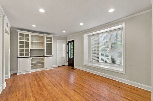 Building Photo - 2023 Galbraith Dr