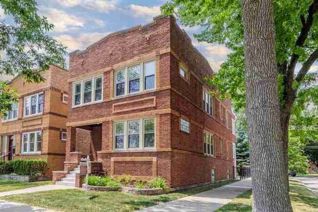 Building Photo - 6018 N Melvina Ave