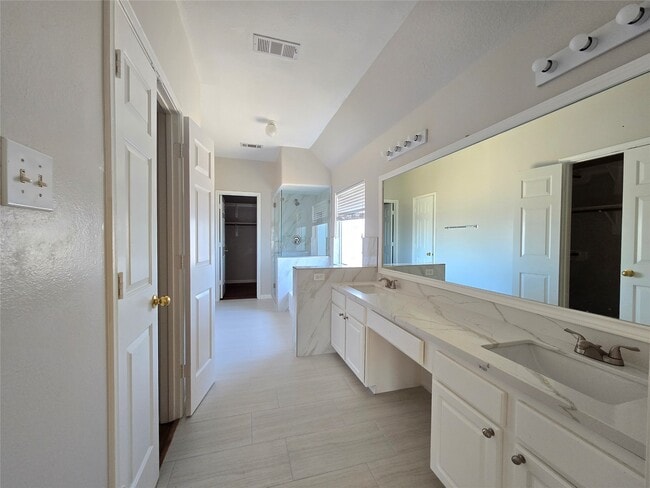 Building Photo - 18819 Harbor Key Cir