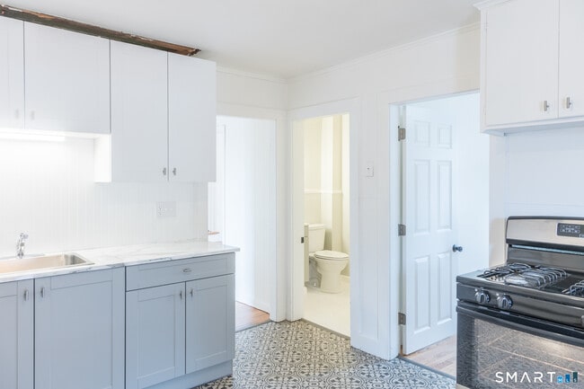 Building Photo - 84 Front St