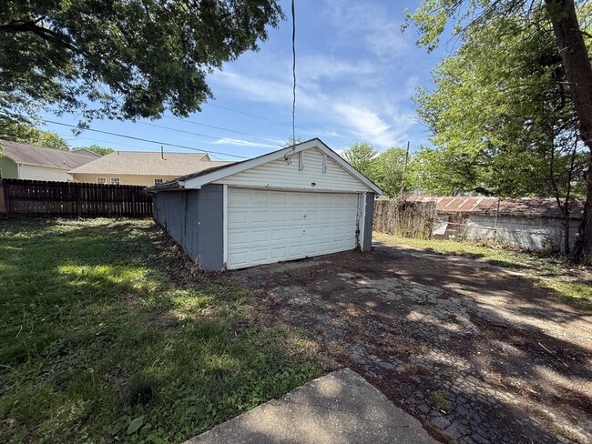 Building Photo - 2360 Liberty Rd
