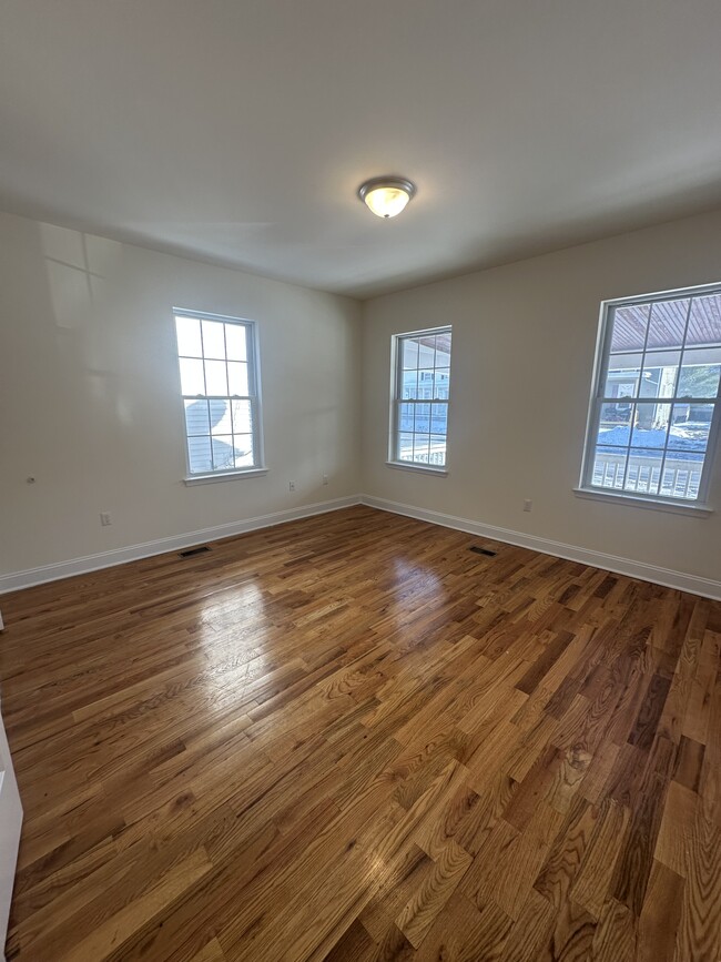 Building Photo - 166 W Washington Ave