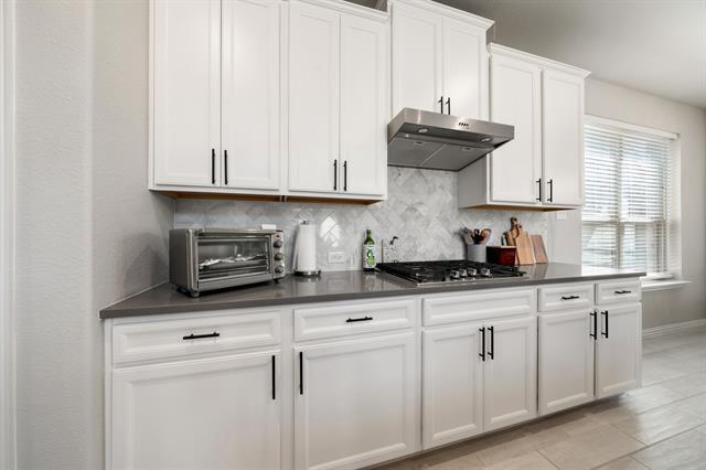 Building Photo - 2093 Almassera Dr