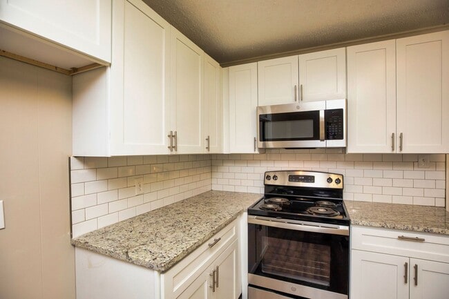 Building Photo - ** 3 bed 2 bath located in Dalraida **Call...
